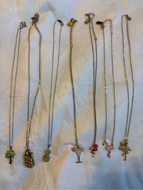 Set of tropical necklaces